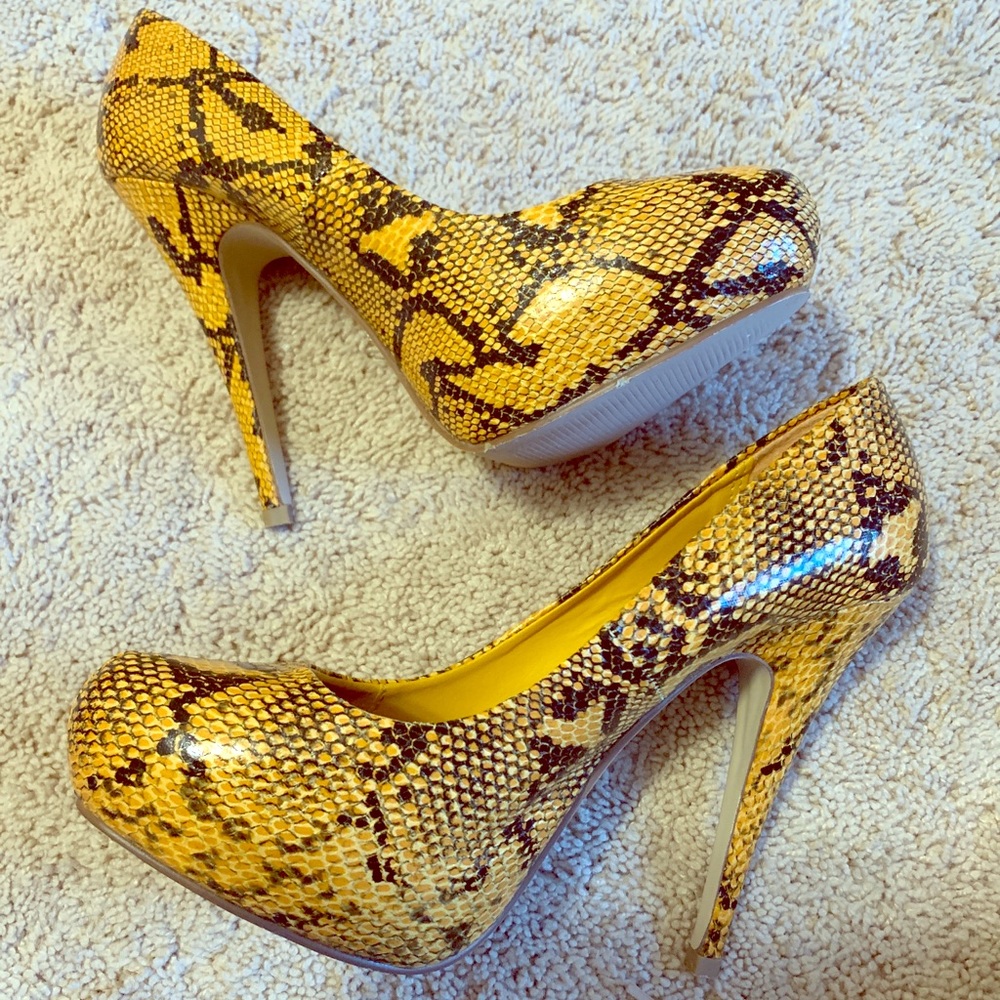 Snake Print Heels Sz: EU 39